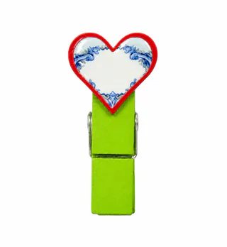IMÁN PINZA MADERA DECORADA CON CORAZÓN