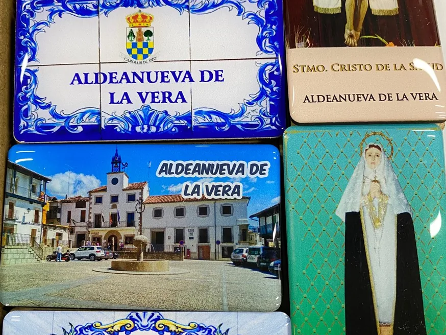 Azulejo religioso de recuerdo de Aldeanueva de la Vera